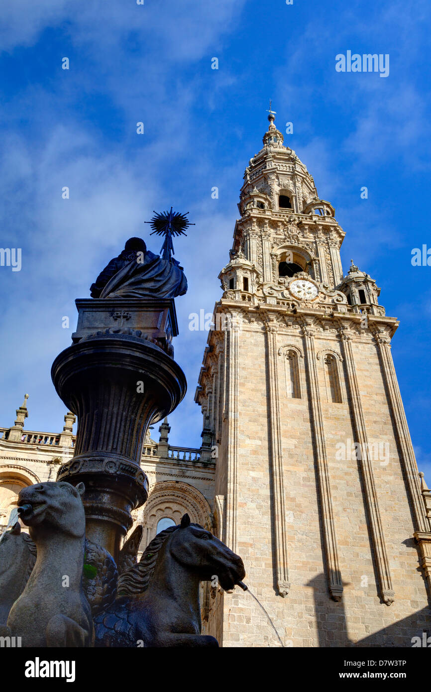 Kathedrale und Brunnen in Praterias Plaza, Santiago De Compostela, UNESCO World Heritage Site, Galicien, Spanien Stockfoto