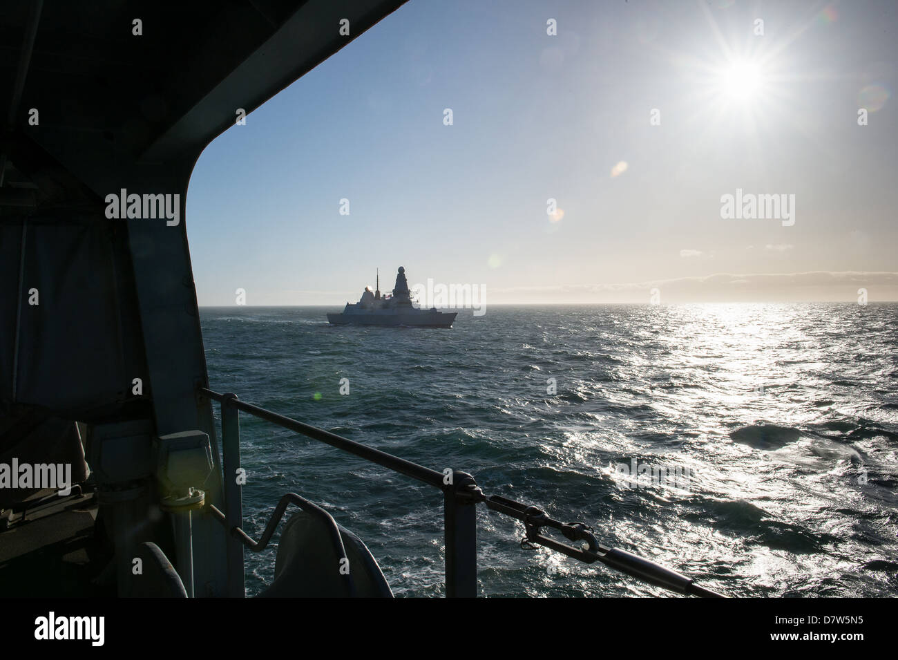 Typ 45 Zerstörer HMS Diamond auf hoher See Stockfoto