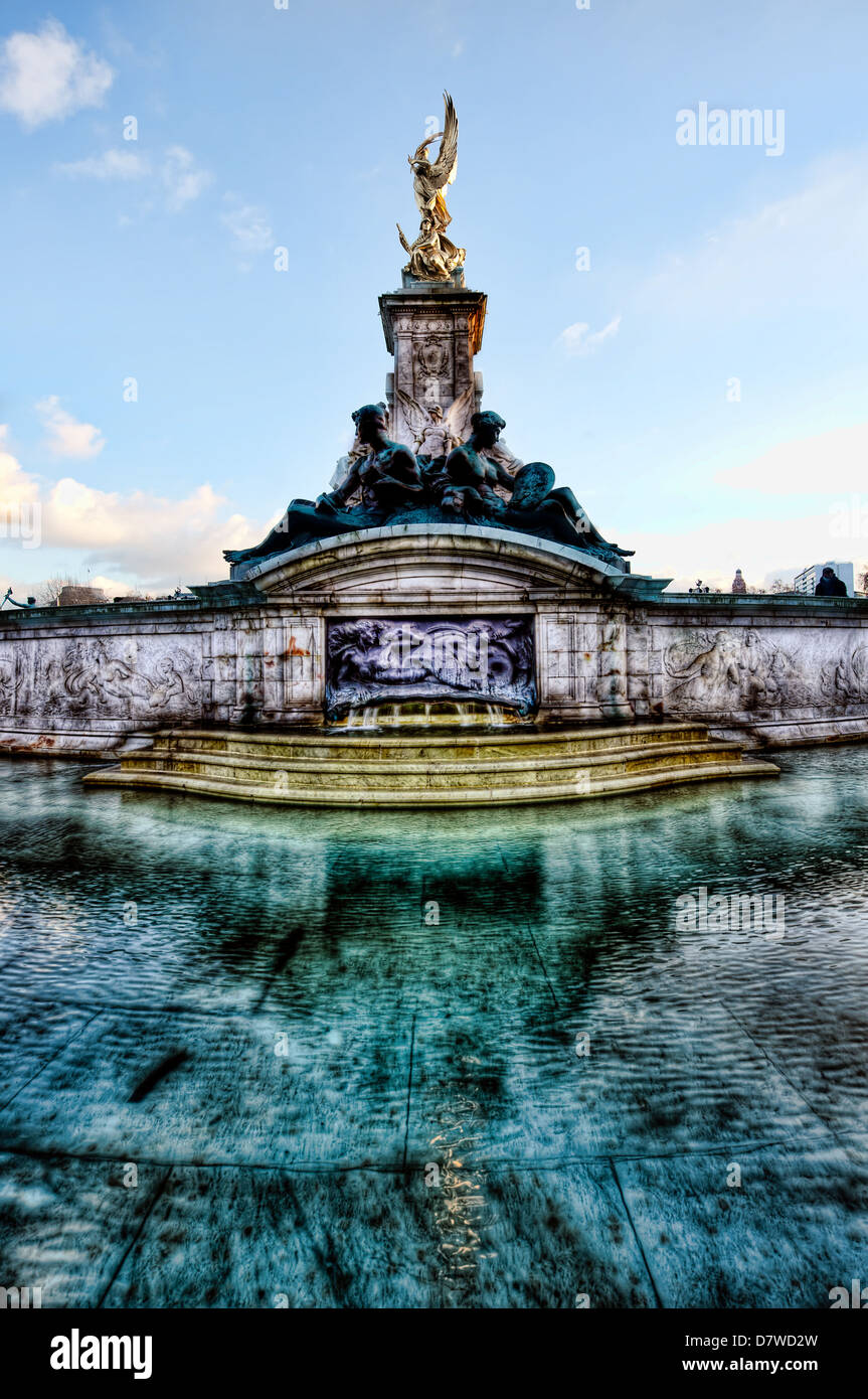 Die Queen Victoria Brunnen im Buckingham Palace Stockfoto