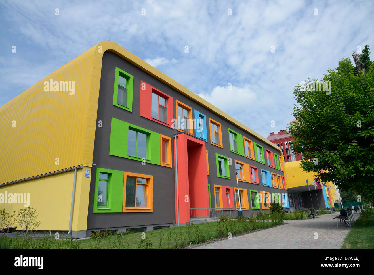 bunte Fassade von der School of Arts in Kiew, Ukraine Stockfoto