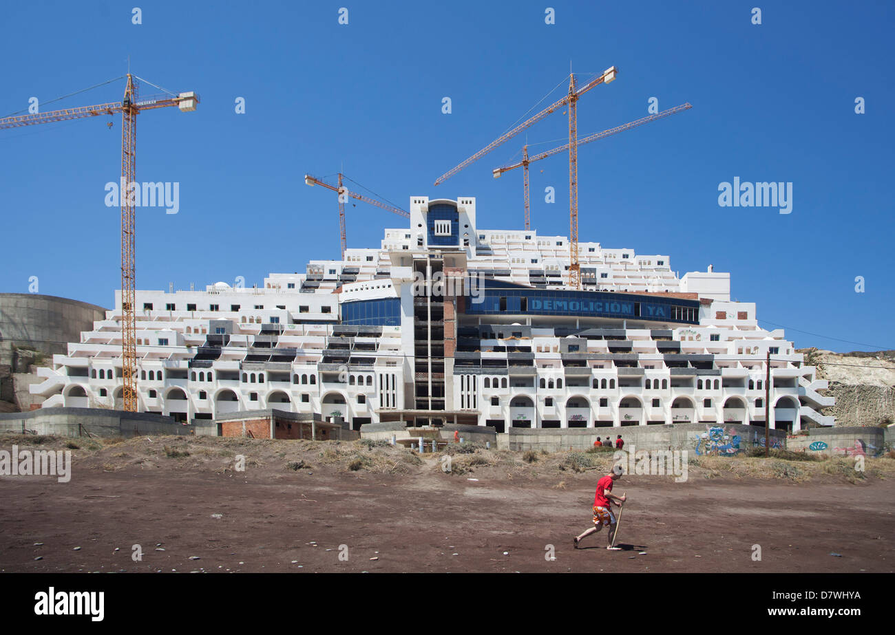 Verlassenen Baustellen An Spaniens Kuste Ikonische Hotel Algarrobico Am Cabo De Gata Almeria Andalusien Spanien Europa Eu Stockfotografie Alamy