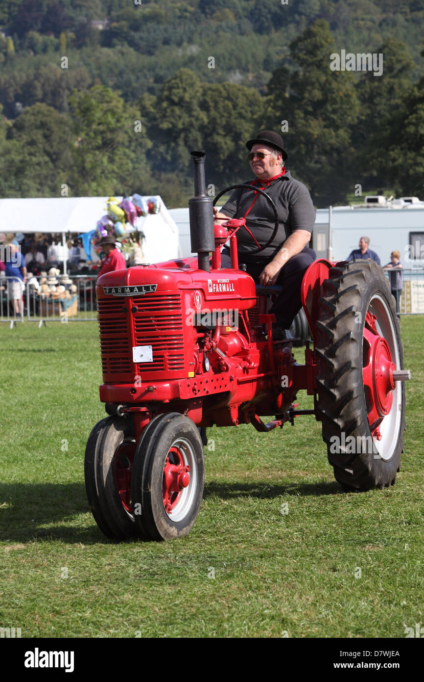 Oldtimer Traktoren auf einer Kundgebung in Derbyshire, Großbritannien Stockfoto