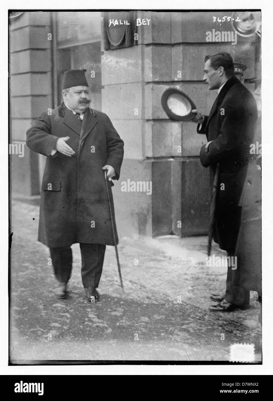 Foto von Halil Bey, einem Diplomaten aus der Türkei, bekannt für seinen unverwechselbaren fes und Schnurrbart, aufgenommen in einem historischen Bild aus der Library of Congress. Stockfoto