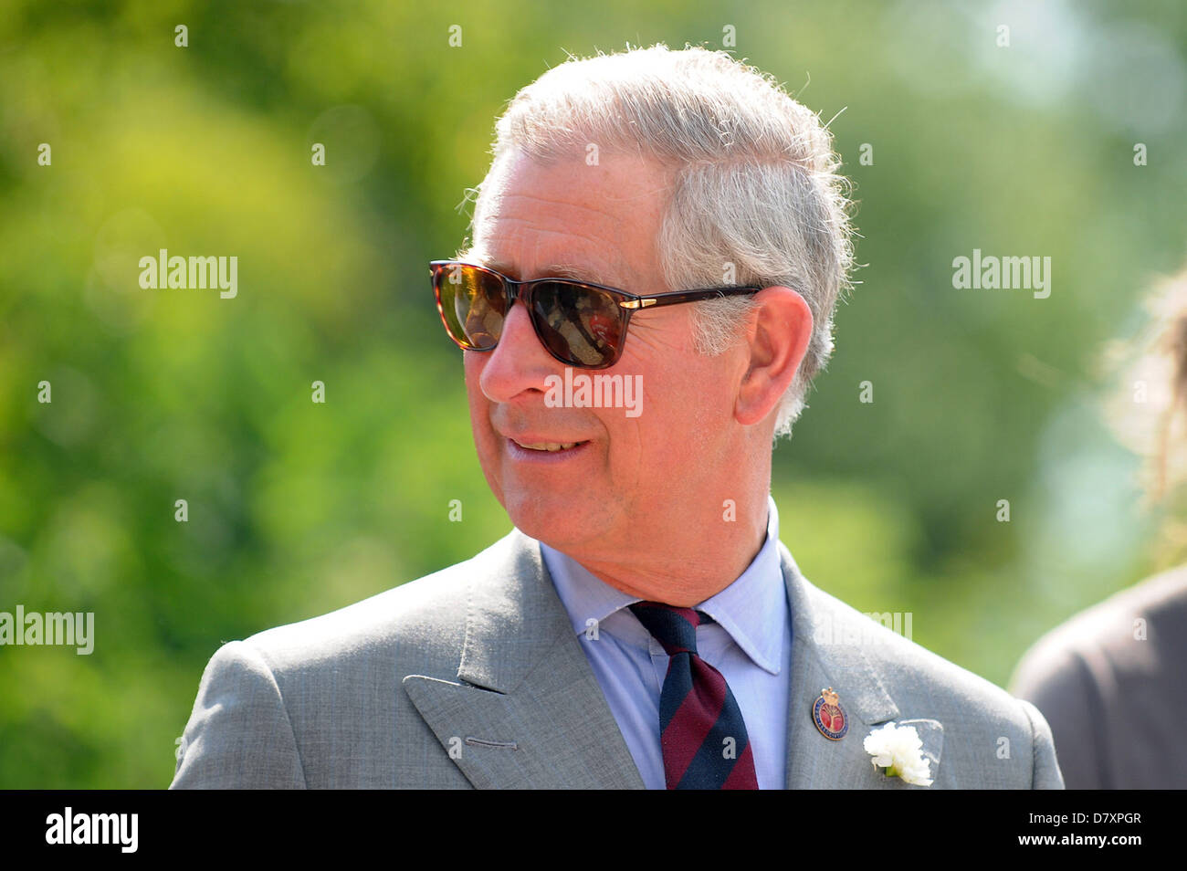Prince Of Wales Prinz Charles besucht ein Öko-Dorf namens EcoDysgu in Bridgend, South Wales. Stockfoto