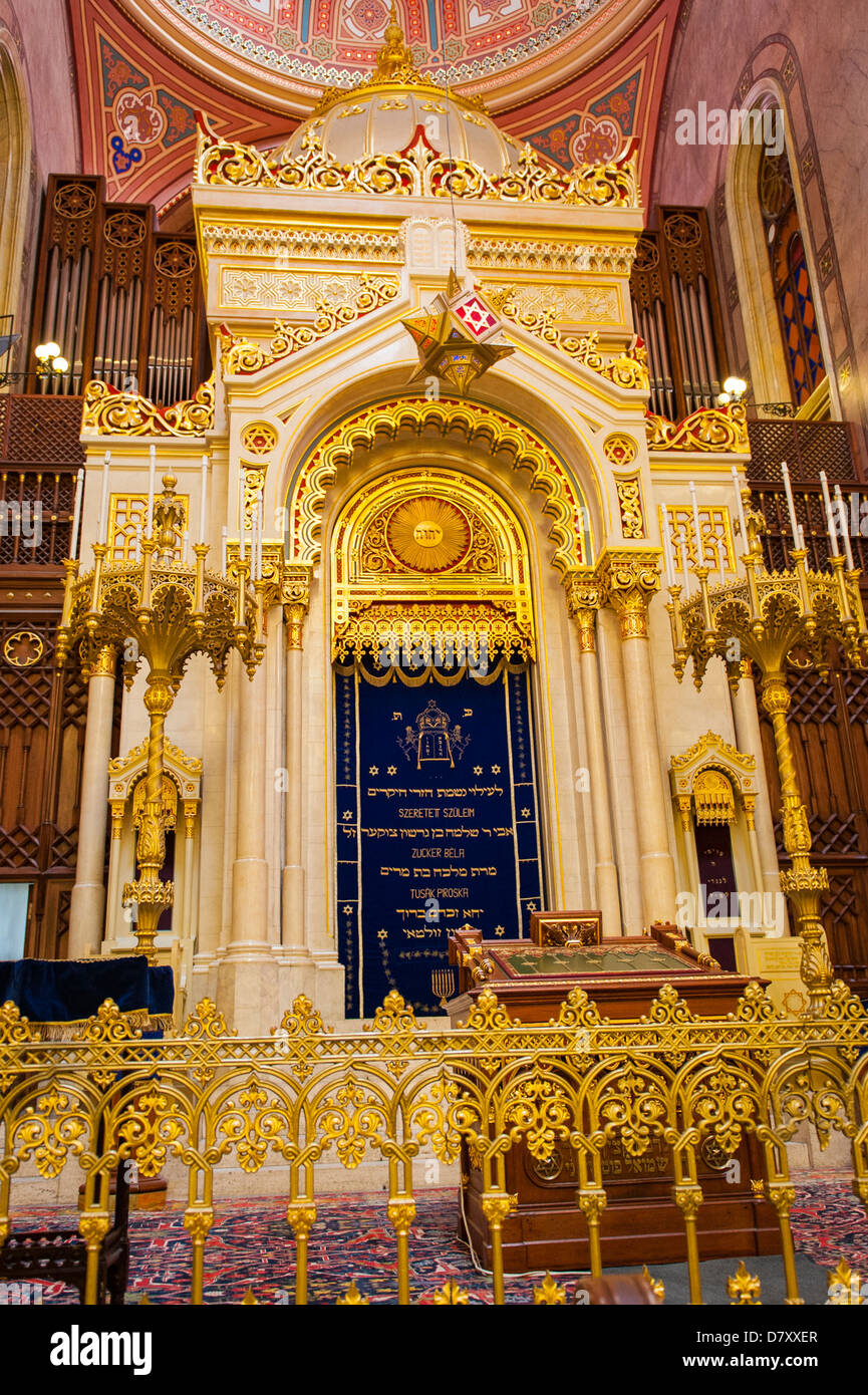 Budapest Ungarn jüdische Viertel Große Synagoge Zsinagoga 1859 2. grösste in Welt Altar lade Tora Renovierung Teil fonds Estee Lauder Stockfoto
