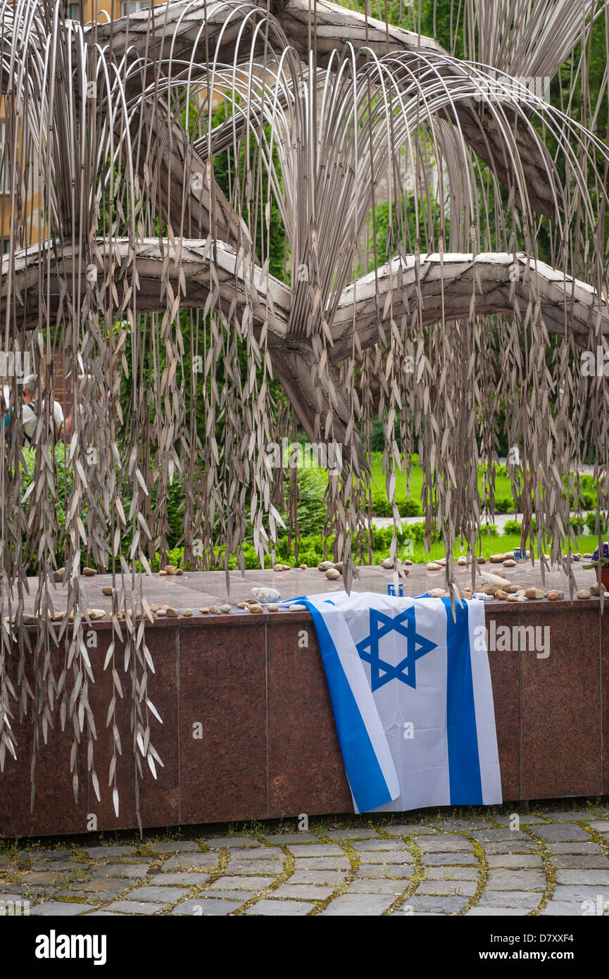 Budapest Ungarn große Synagoge Zsinagoga Holocaust Memorial erbaut 1991 Teil fonds Tony Curtis Blätter eingeschrieben Metall Namen tags Mogan David Flagge Stockfoto