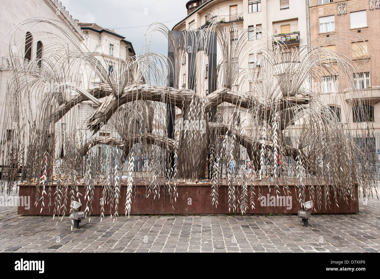 Budapest Ungarn große Synagoge Zsinagoga Holocaust Memorial erbaut 1991 Teil fonds Tony Curtis Blätter eingeschrieben Metall Namen tags Stockfoto