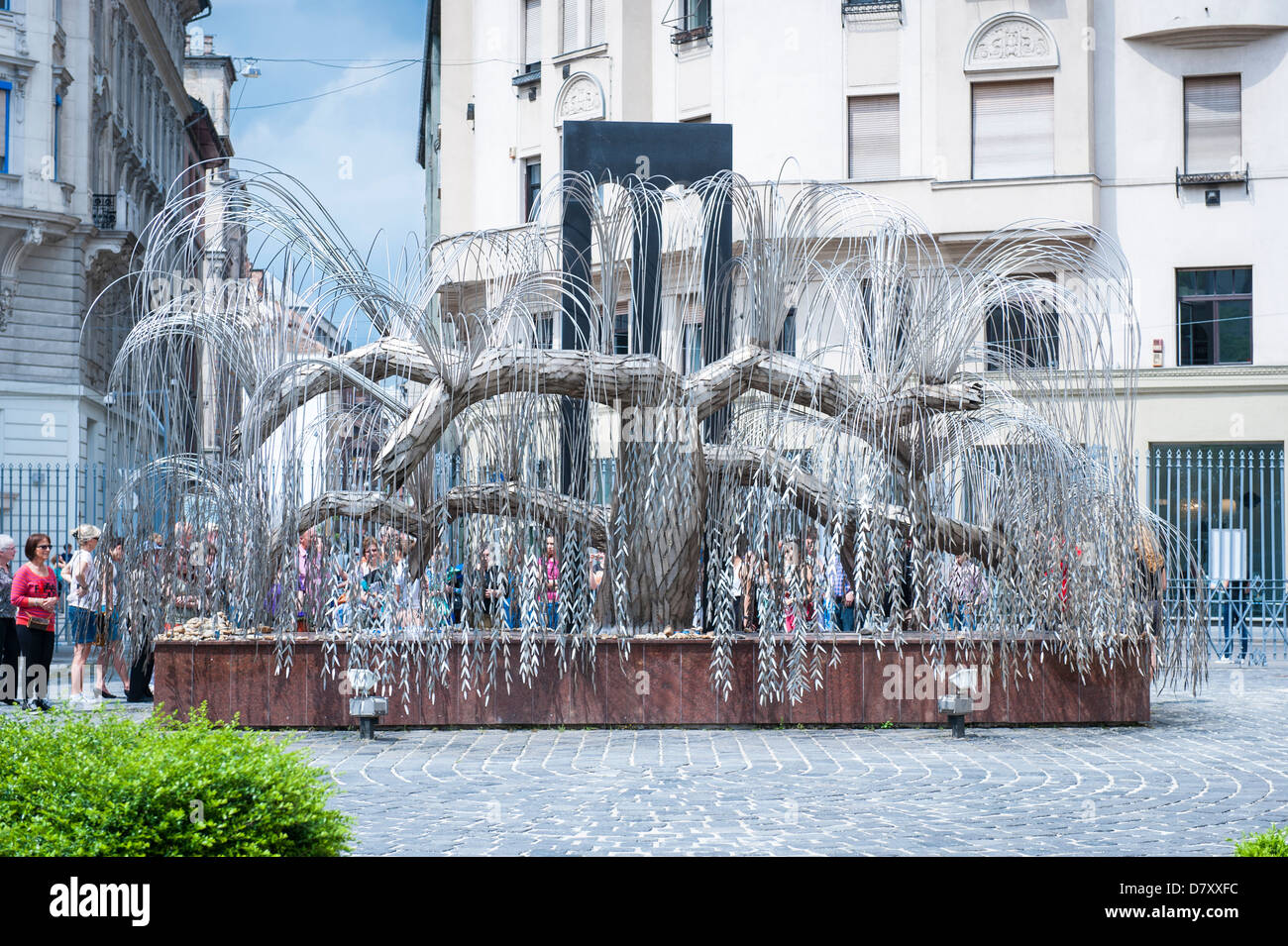 Budapest Ungarn große Synagoge Zsinagoga Holocaust Memorial erbaut 1991 Teil fonds Tony Curtis Blätter eingeschrieben Metall Namen tags Stockfoto