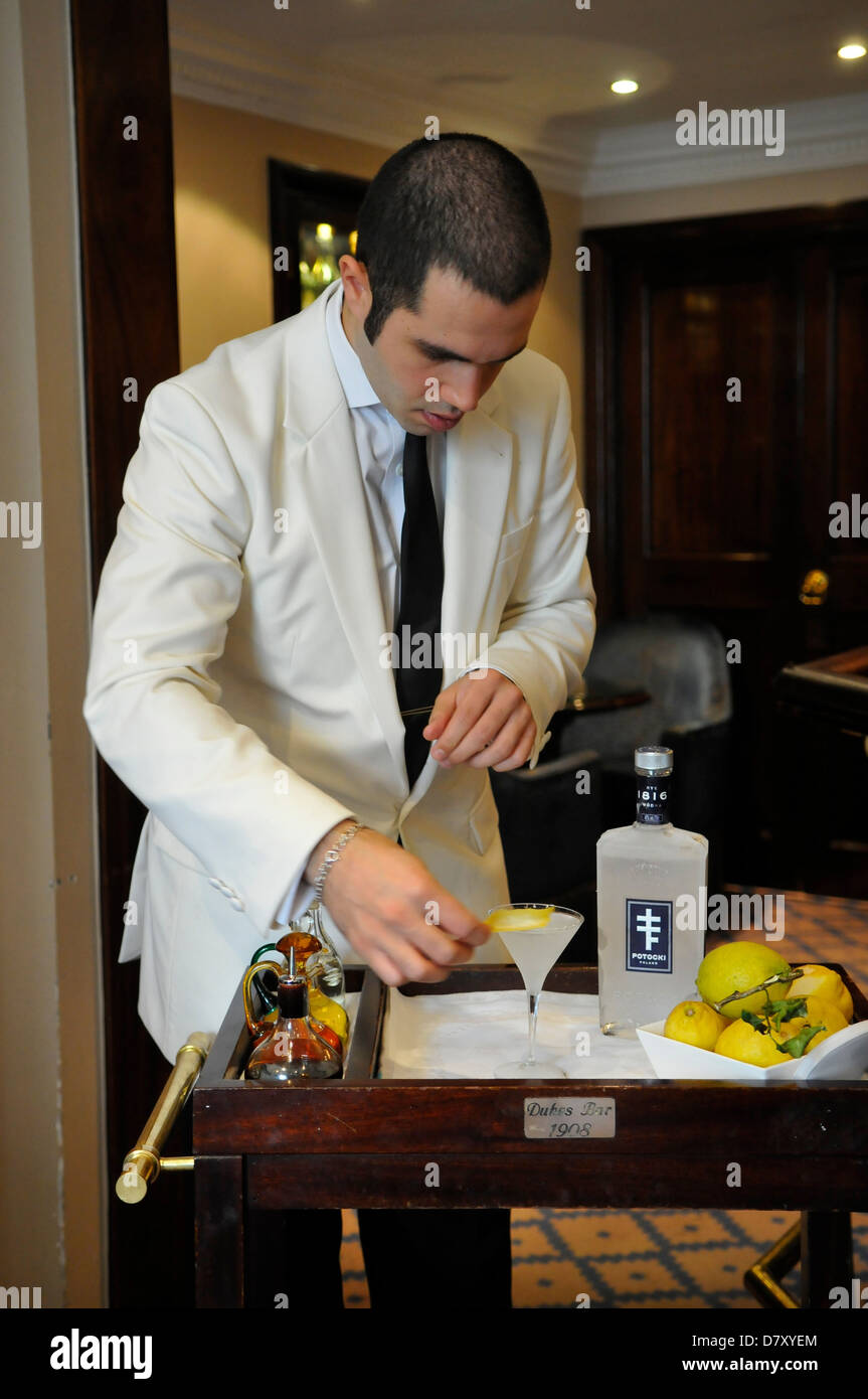 Wodka martini james bond -Fotos und -Bildmaterial in hoher Auflösung ... Wodka martini james bond -Fotos und -Bildmaterial in hoher Auflösung ...