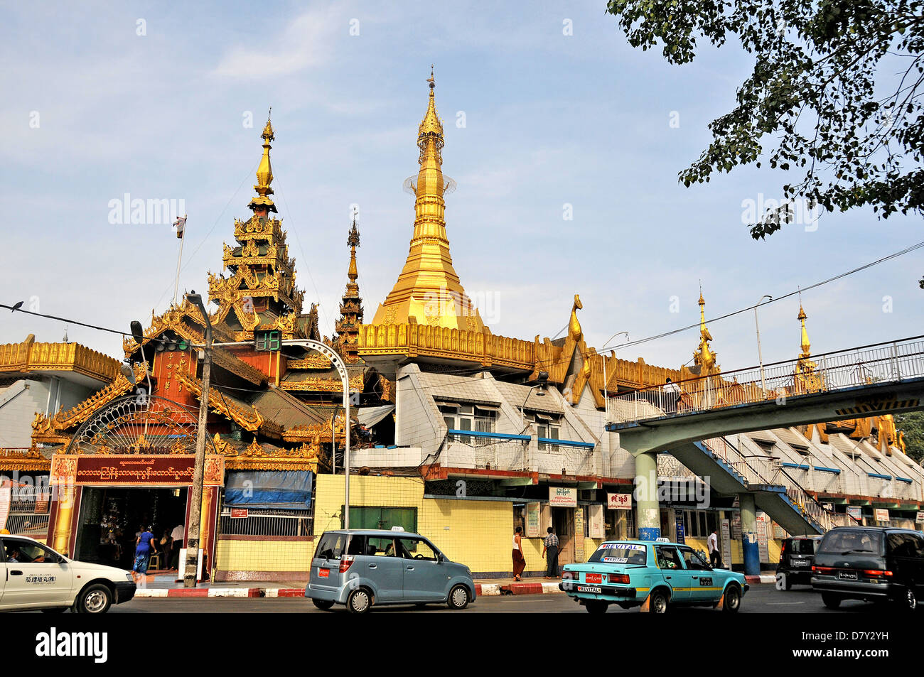 Straßenszene Sule Pagode Yangon Myanmar Stockfoto