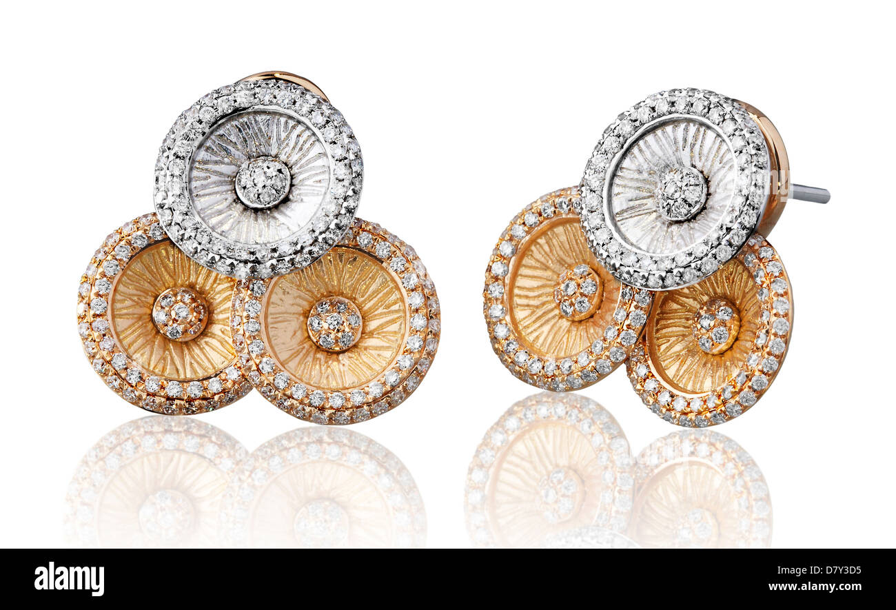 Schöne Silber und Gold Ohrringe mit Diamanten verziert Stockfoto