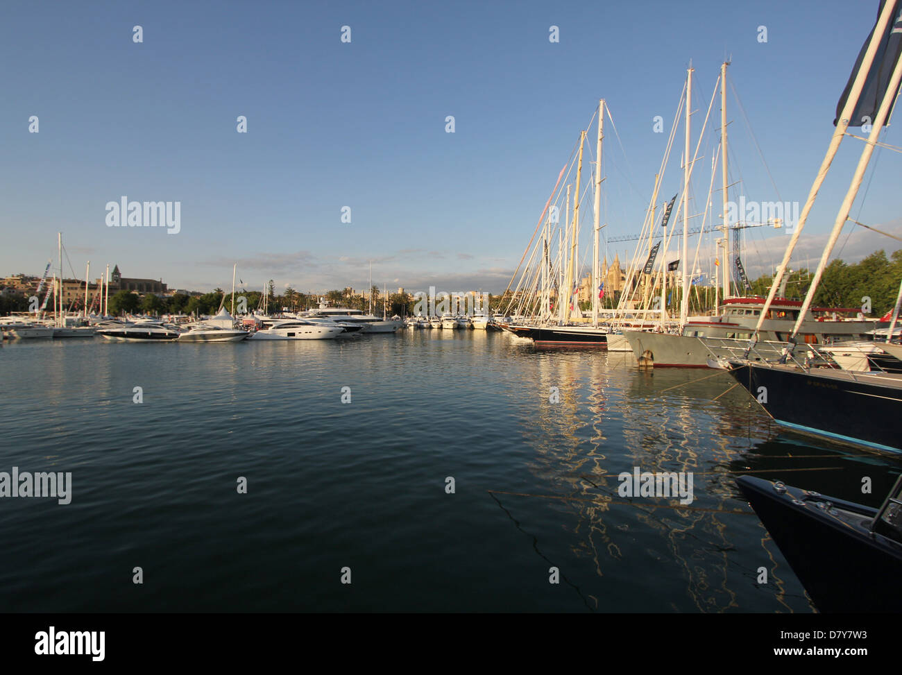 Palma International Boat Show 2013 - Superyachten Segeln + motor Yachten - Moll Vell / Old Quay, Hafen von Palma De Mallorca. Stockfoto