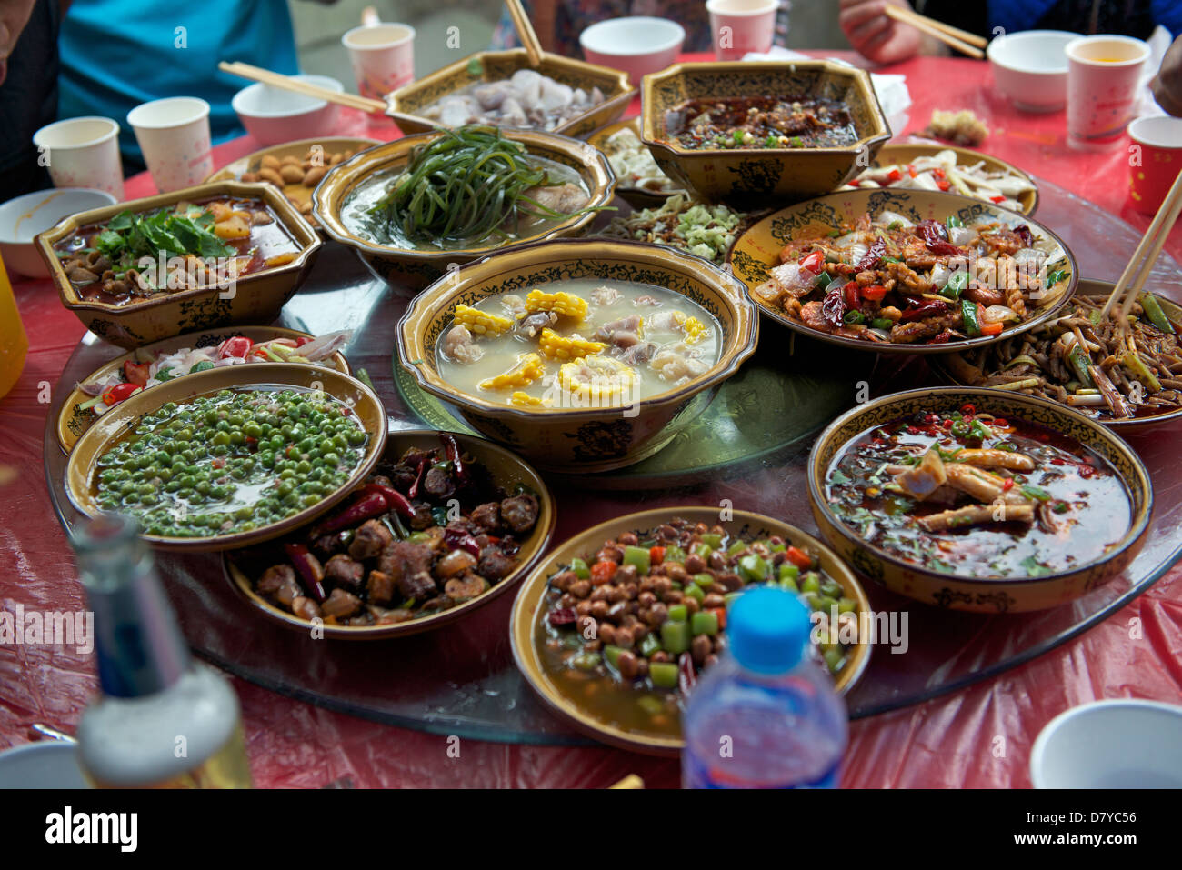 Hochzeitsfest im ländlichen Wenjiang, Chengdu, Sichuan, China.06-May-2013 Stockfoto