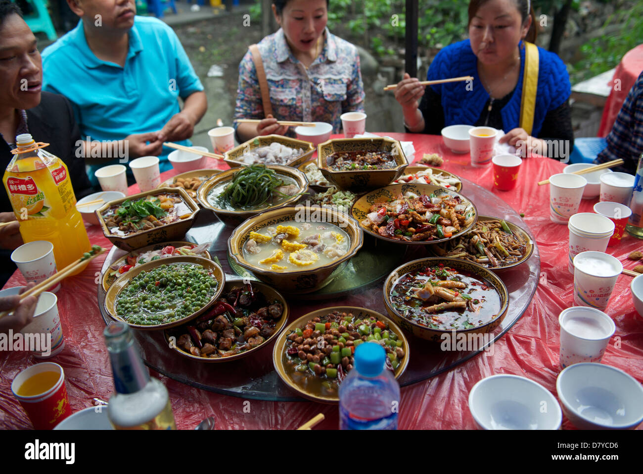 Hochzeitsfest im ländlichen Wenjiang, Chengdu, Sichuan, China.06-May-2013 Stockfoto