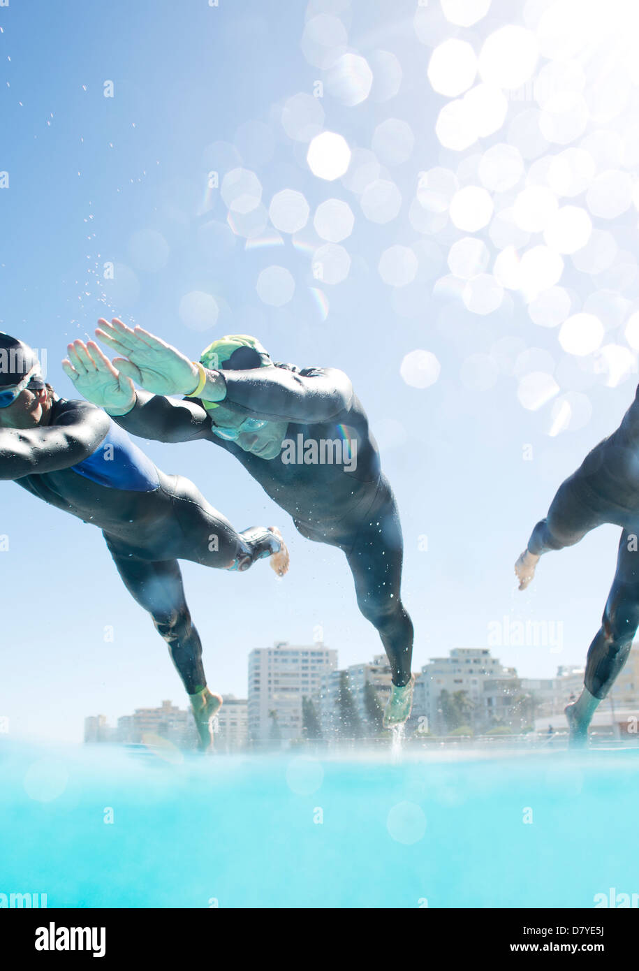 Triathleten ins Schwimmbad Stockfoto