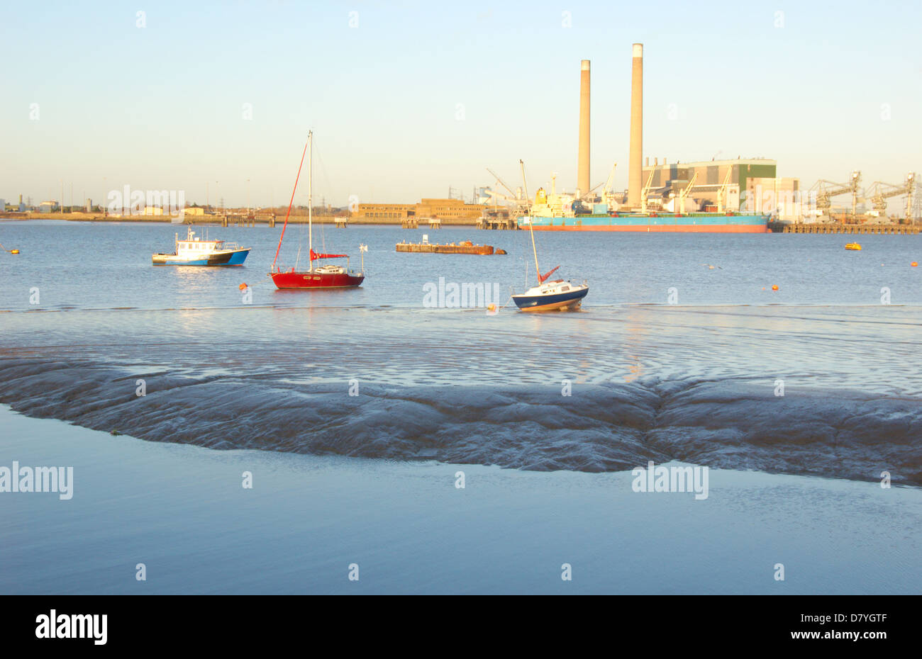 Ansicht von Tilbury B Kraftwerk von Gravesend Stockfoto