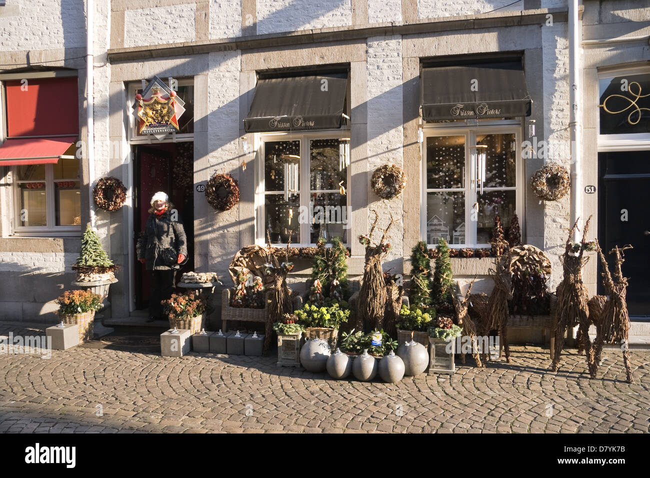 Blume und Garten Dekoration Shop in Maastricht, Niederlande über das  Einfrieren von kalten und sonnigen Tag im Dezember Stockfotografie - Alamy