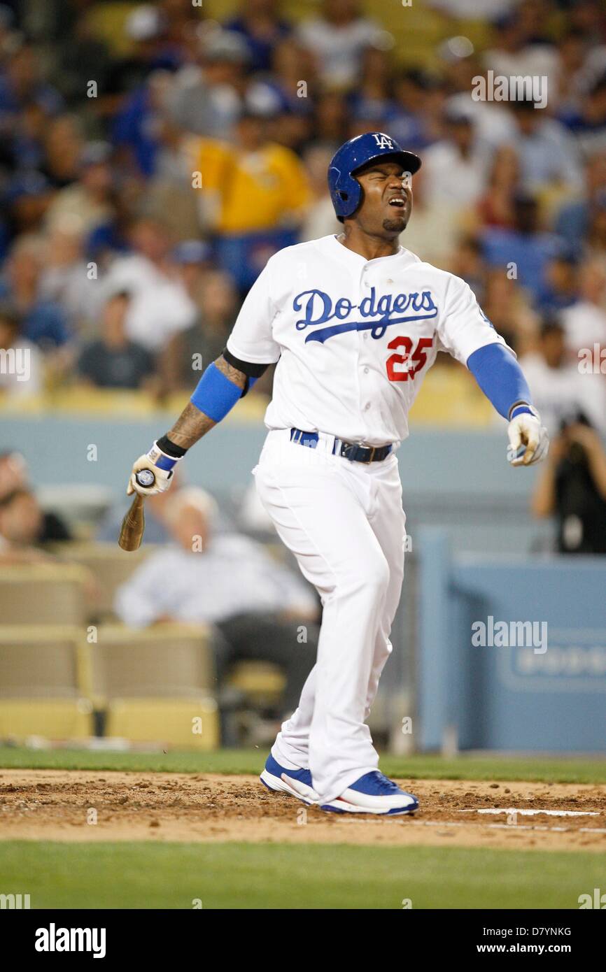13. Mai 2013 - Los Angeles, CA, Vereinigte Staaten von Amerika - 13. Mai 2013 Los Angeles, CA... Los Angeles Outfielder Carl Crawford während der Aktion in einem Hauptliga-Baseball-Spiel zwischen den Dodgers und die Washington Nationals im Dodger Stadium in Los Angeles, Kalifornien... Daniel Gluskoter/CSM Stockfoto