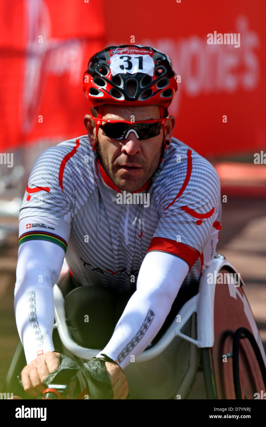 Rafael Botello Jimenez (ESP) von Spanien T54 beendet Mens 2013-Rollstuhl-London-marathon Stockfoto