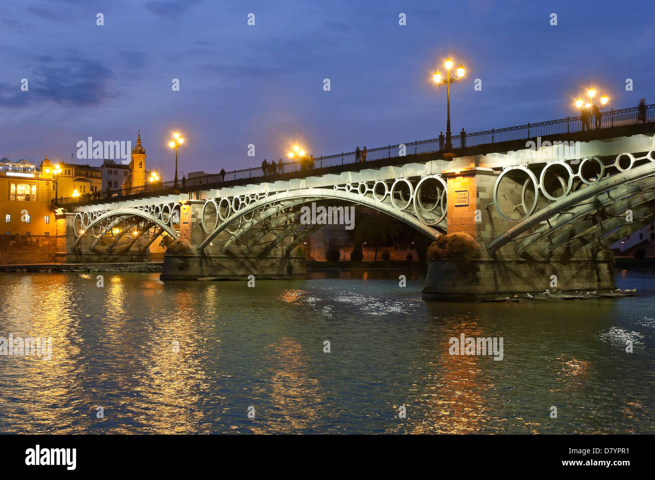 Triana-Brücke und Fluss Guadalquivir, Sevilla, Region von Andalusien, Spanien, Europa Stockfoto
