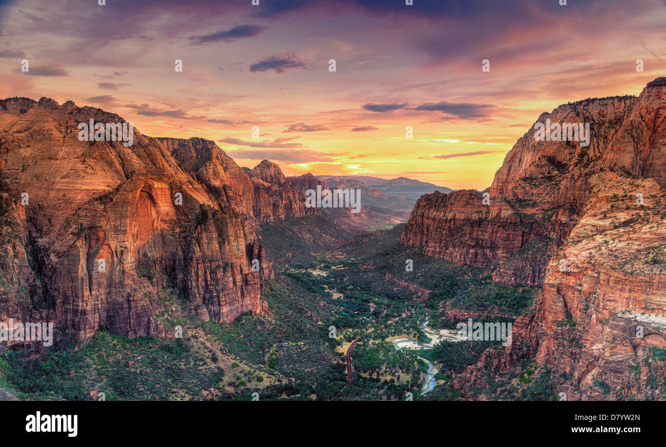 USA, Utah, Zion National Park, Zion Canyon von Angel es Landing Stockfoto