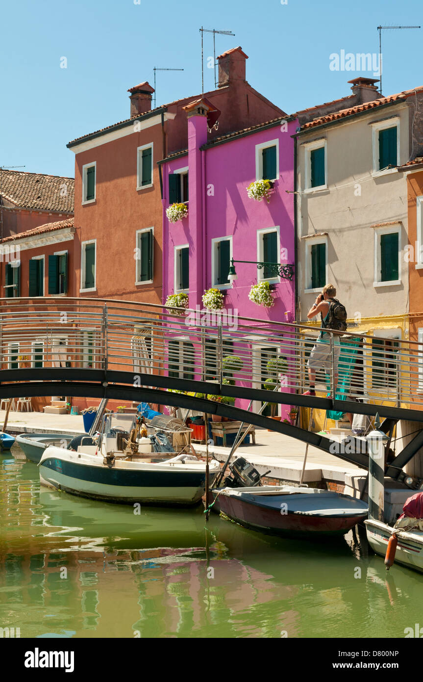 Bunte Häuser am Kanal, Burano, in der Nähe von Venedig, Italien Stockfoto