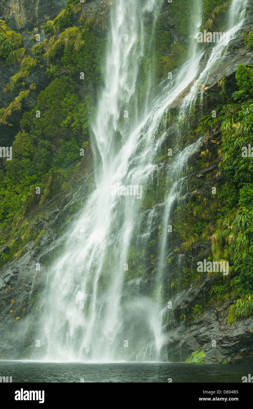 Wasserfall in zweifelhaften Sound, Fjordland, Neuseeland Stockfoto