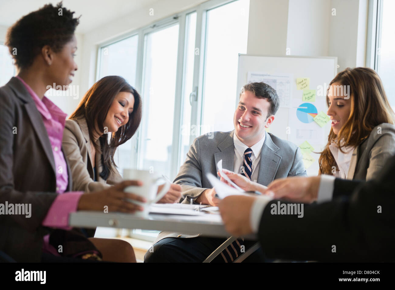 Business-Leute reden in treffen Stockfoto