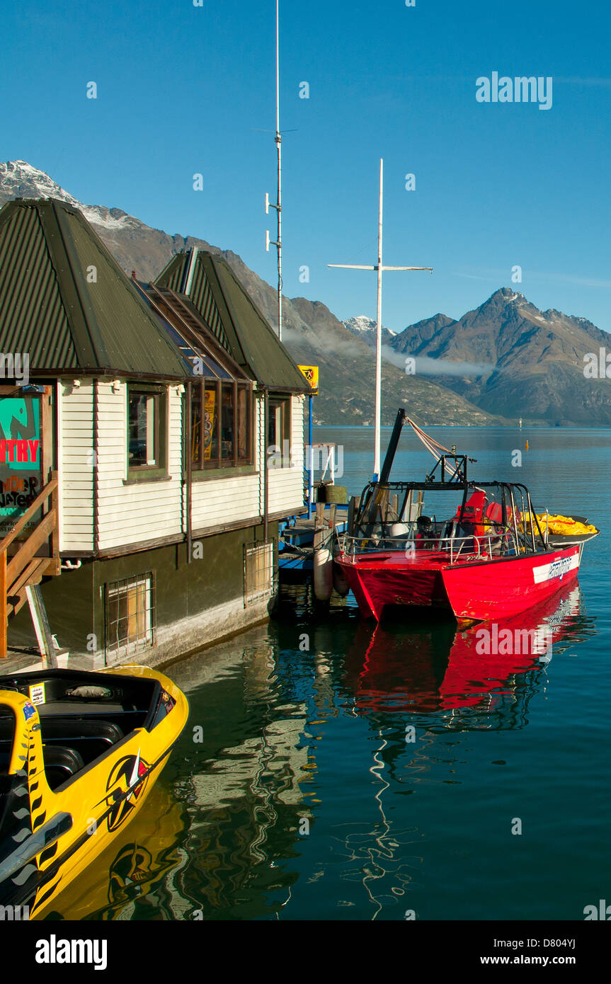 Aktion-Boote am Lake Wakatipu, Queenstown, Neuseeland Stockfoto