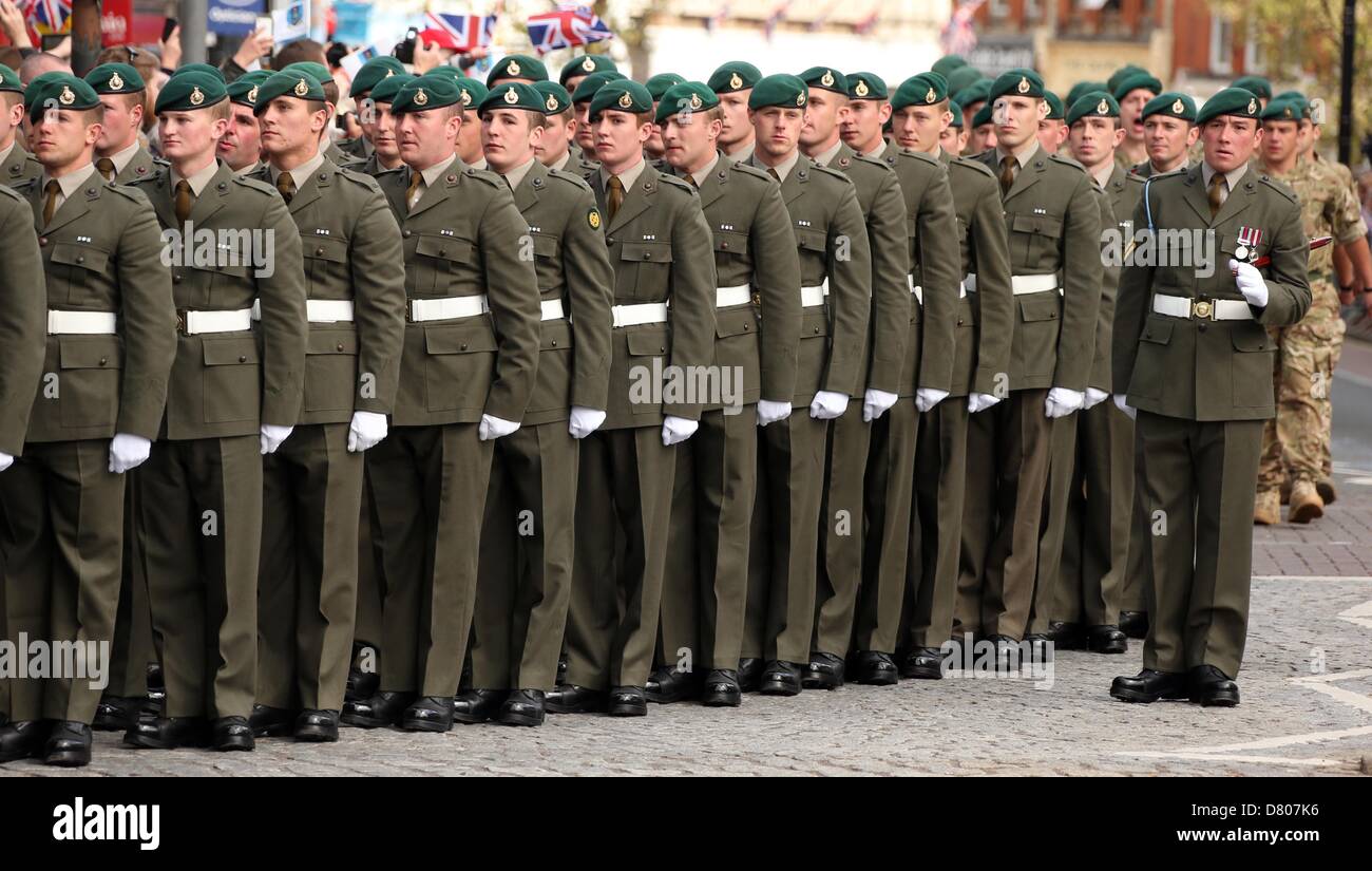 TAUNTON, SOMERSET, GROßBRITANNIEN - 16 MAI 2013 - ROYAL MARINES AUS 40 COMMANDO HOME COMING PARADE – VOR KURZEM AUS AFGHANISTAN ZURÜCK. Bildnachweis: JASON BRYANT/Alamy Live-Nachrichten Stockfoto