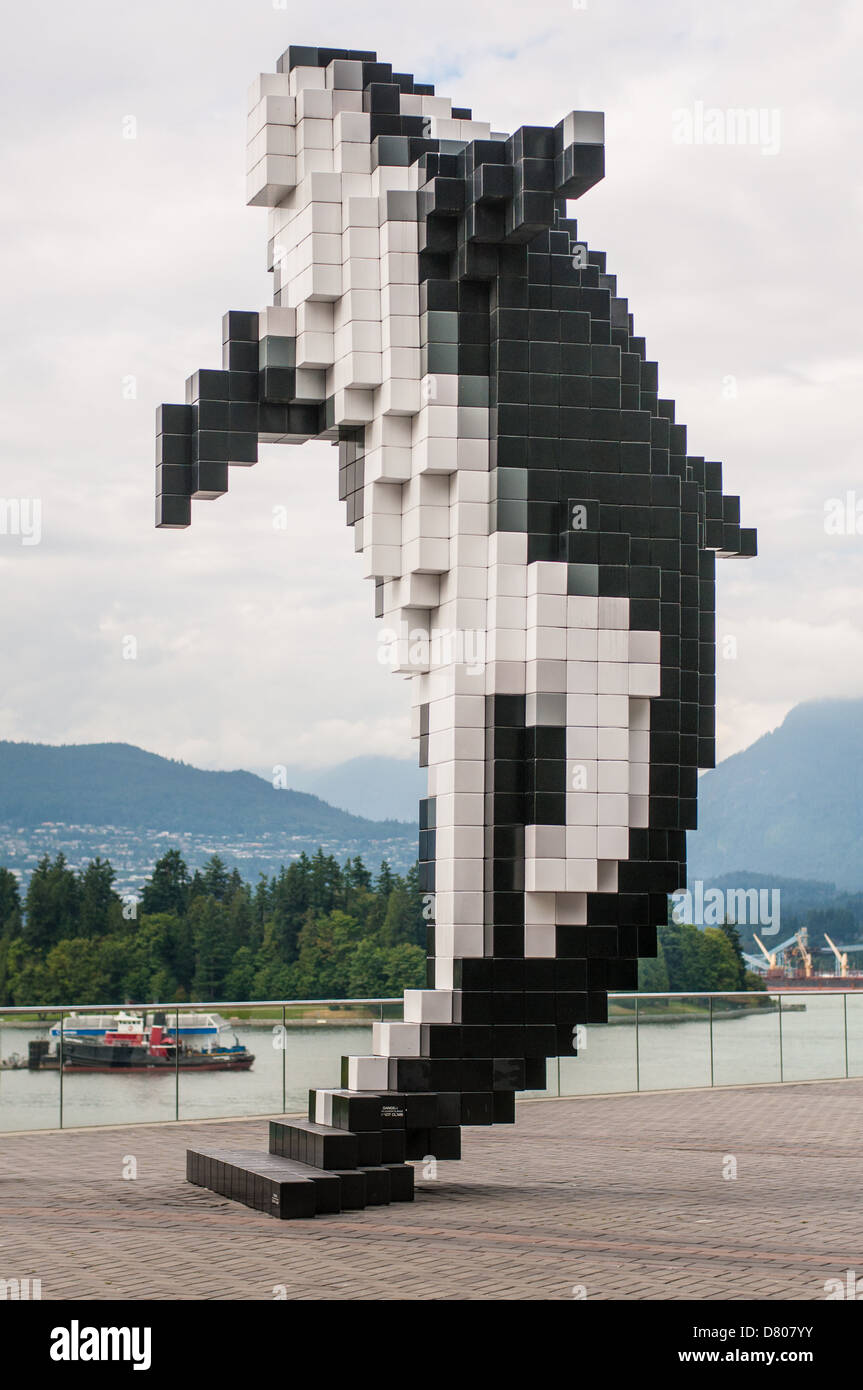 Pixel-Orca-Skulptur, von Douglas Coupland. Vancouver, BC, Kanada Stockfoto
