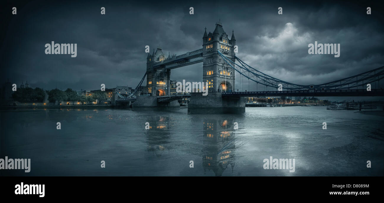Reich verzierte Brücke über Stadtfluss, London, London, Vereinigtes Königreich Stockfoto