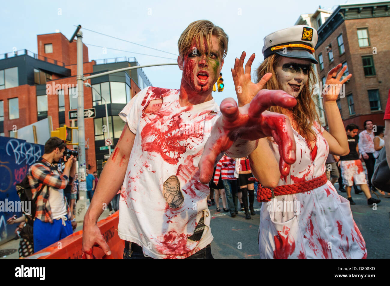 Teilnehmer der NYC Zombie kriechen, Williamsburg. 27. Mai 2012 Stockfoto