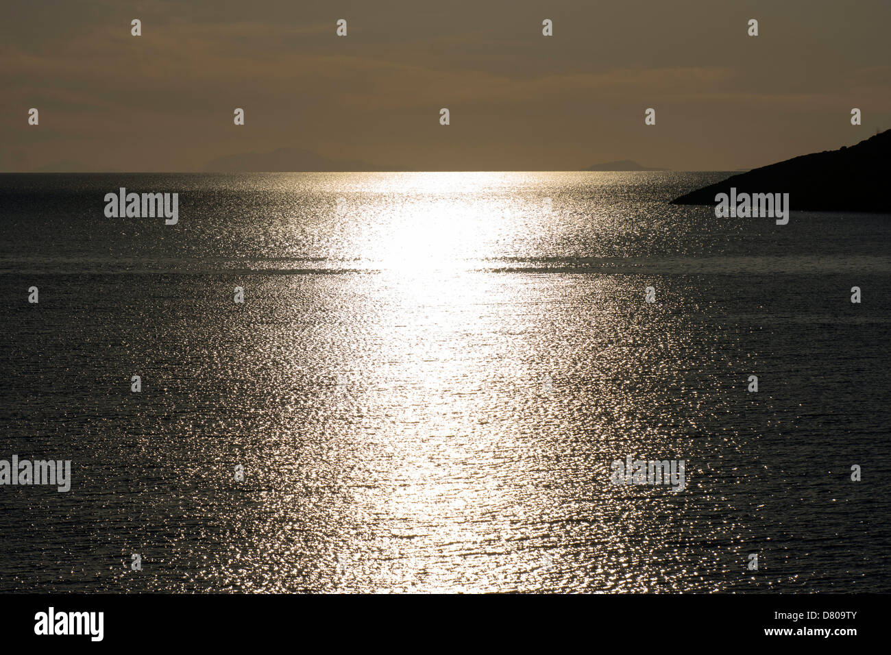 Silber Sonnenuntergang mit Reflexionen Ägäis, Kalymnos, Griechenland Stockfoto