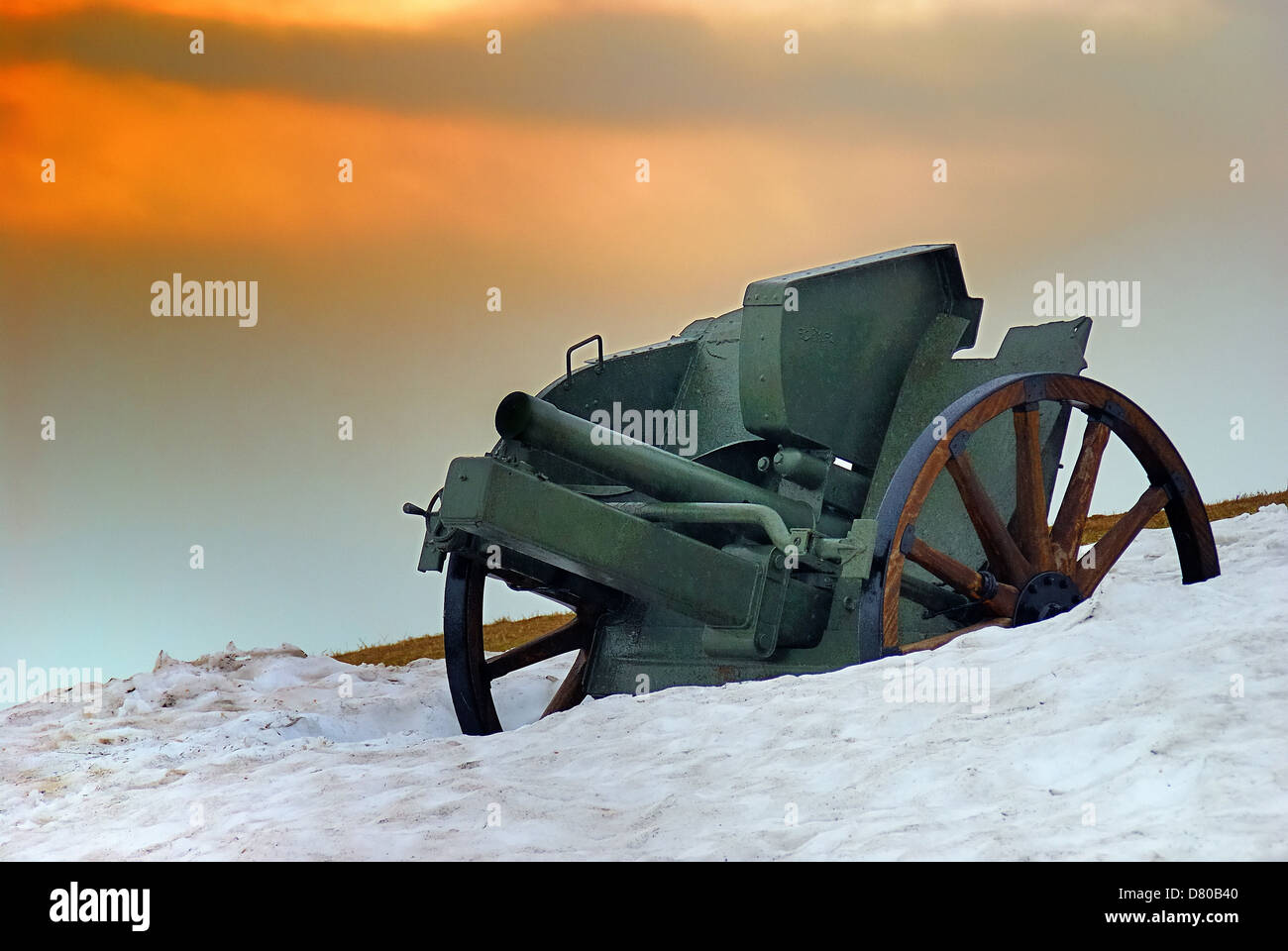 WWI. Veneto, Italien: Monte Grappa, eine Berg-Waffe im Schnee aufgegeben. Stockfoto