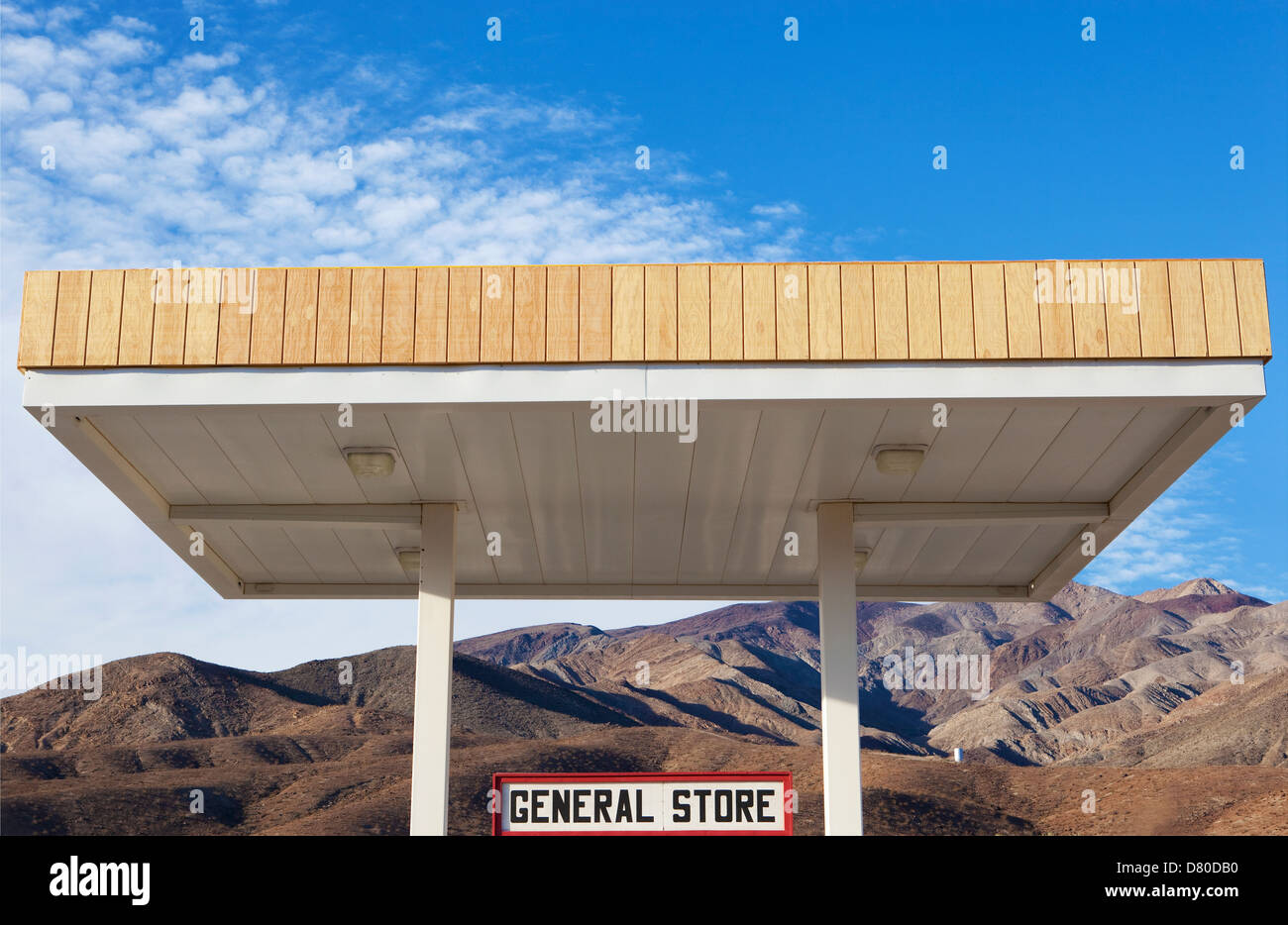 Tankstelle und Gemischtwarenladen im Death Valley Stockfoto