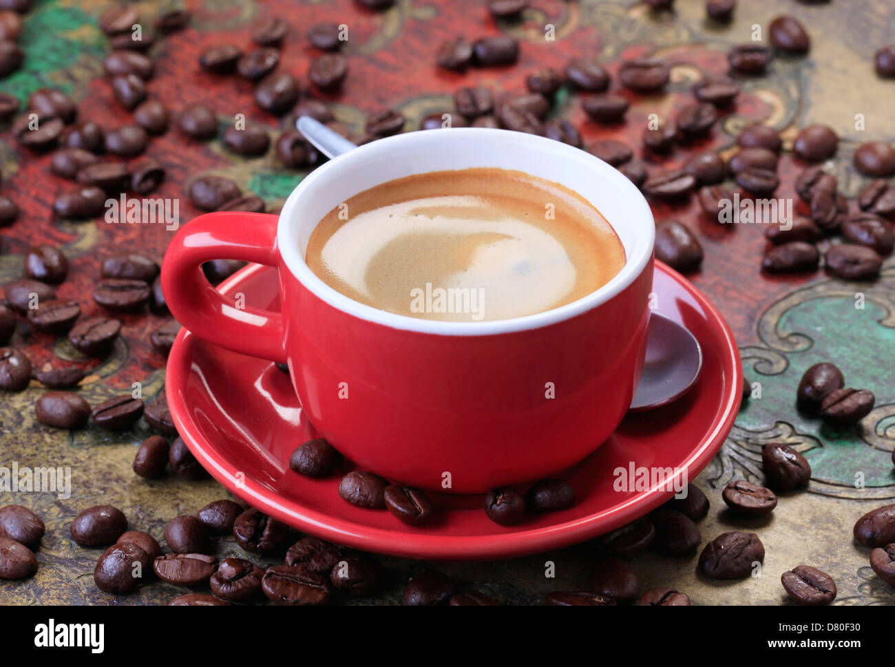 Tasse Kaffee mit glatten braunen Schaum Stockfoto