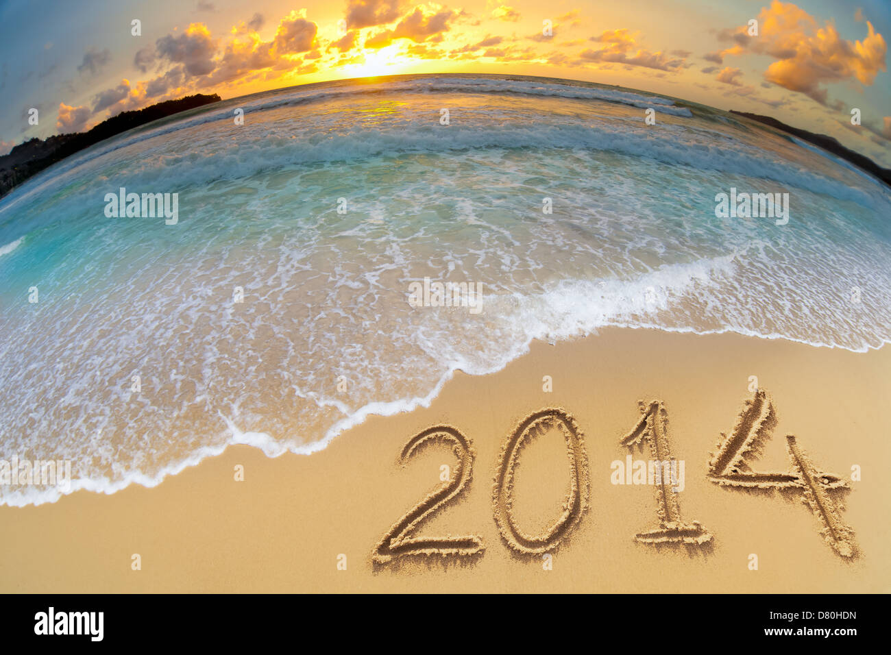 Neujahr 2014 Ziffern auf Ozean Strandsand Stockfoto