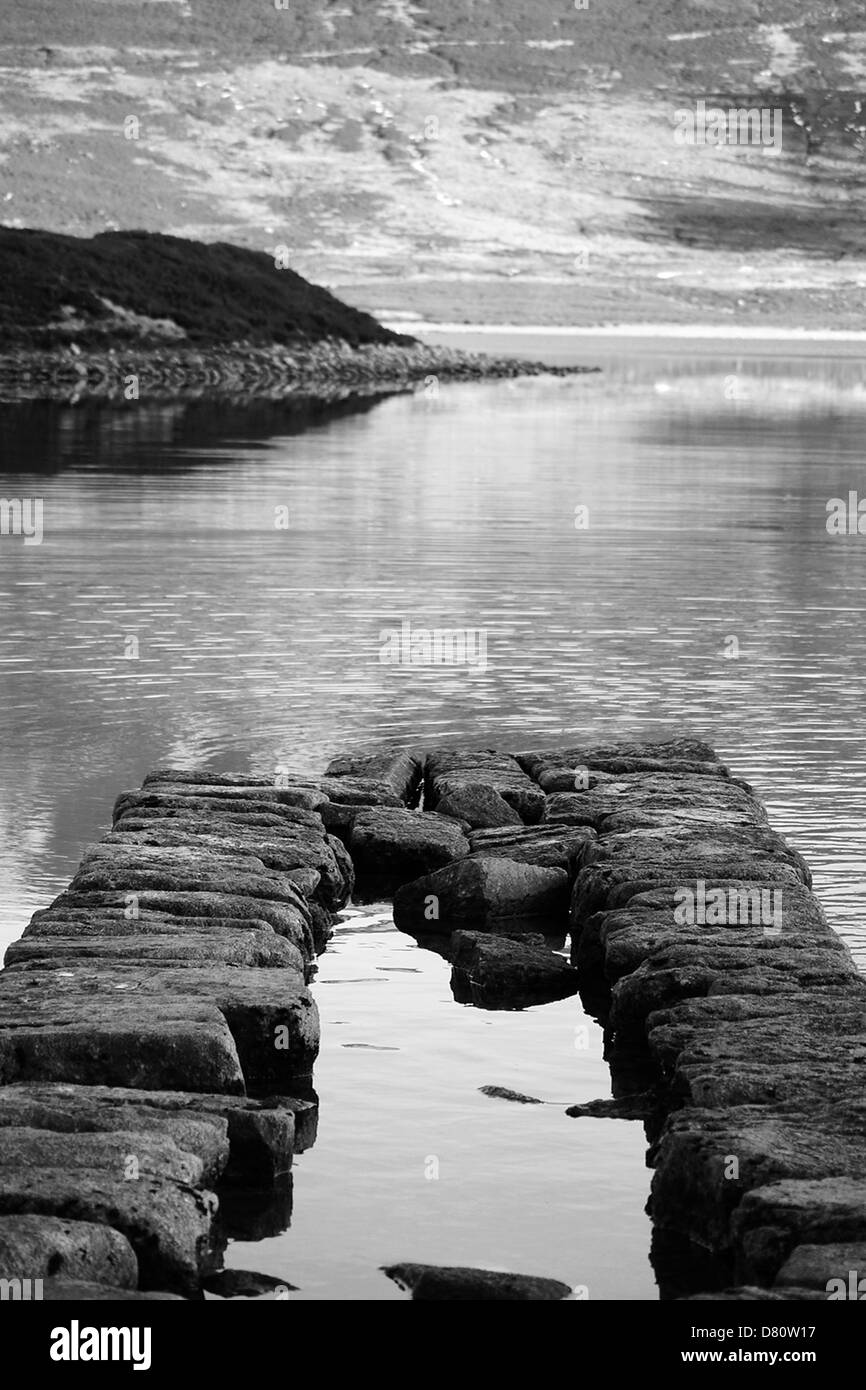 Stein-Pier am Loch Muick. Stockfoto