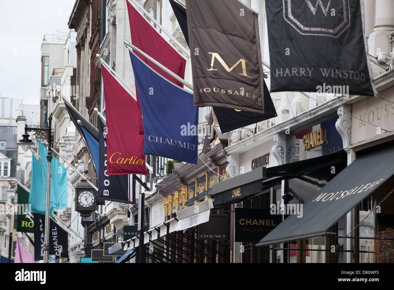 Anzeichen für High end Mode und exklusiven Marken auf Old Bond Street, London, UK. Stockfoto