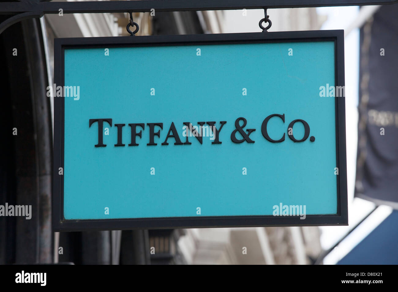 Melden Sie sich für high-End-Juwelier-Geschäft und die exklusive Marke Tiffany & Co. Stockfoto