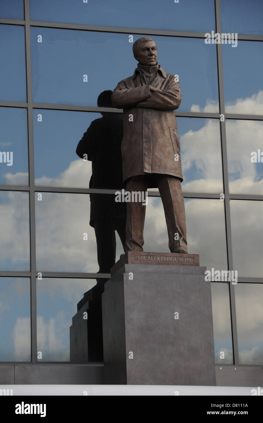 Statue von Sir Alex Ferguson außerhalb der Sir Alex Ferguson Stand, Old  Trafford, Manchester United Football Club, Manchester, UK Stockfotografie -  Alamy