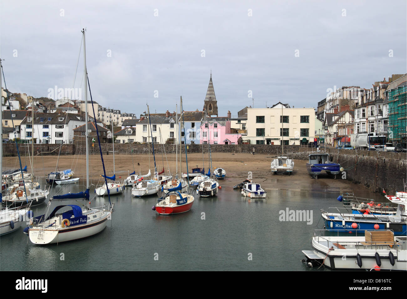 Hafen, Strand Beach und St. Philip und St. James Kirche, Ilfracombe, Devon, England, Großbritannien, Deutschland, UK, Europa Stockfoto