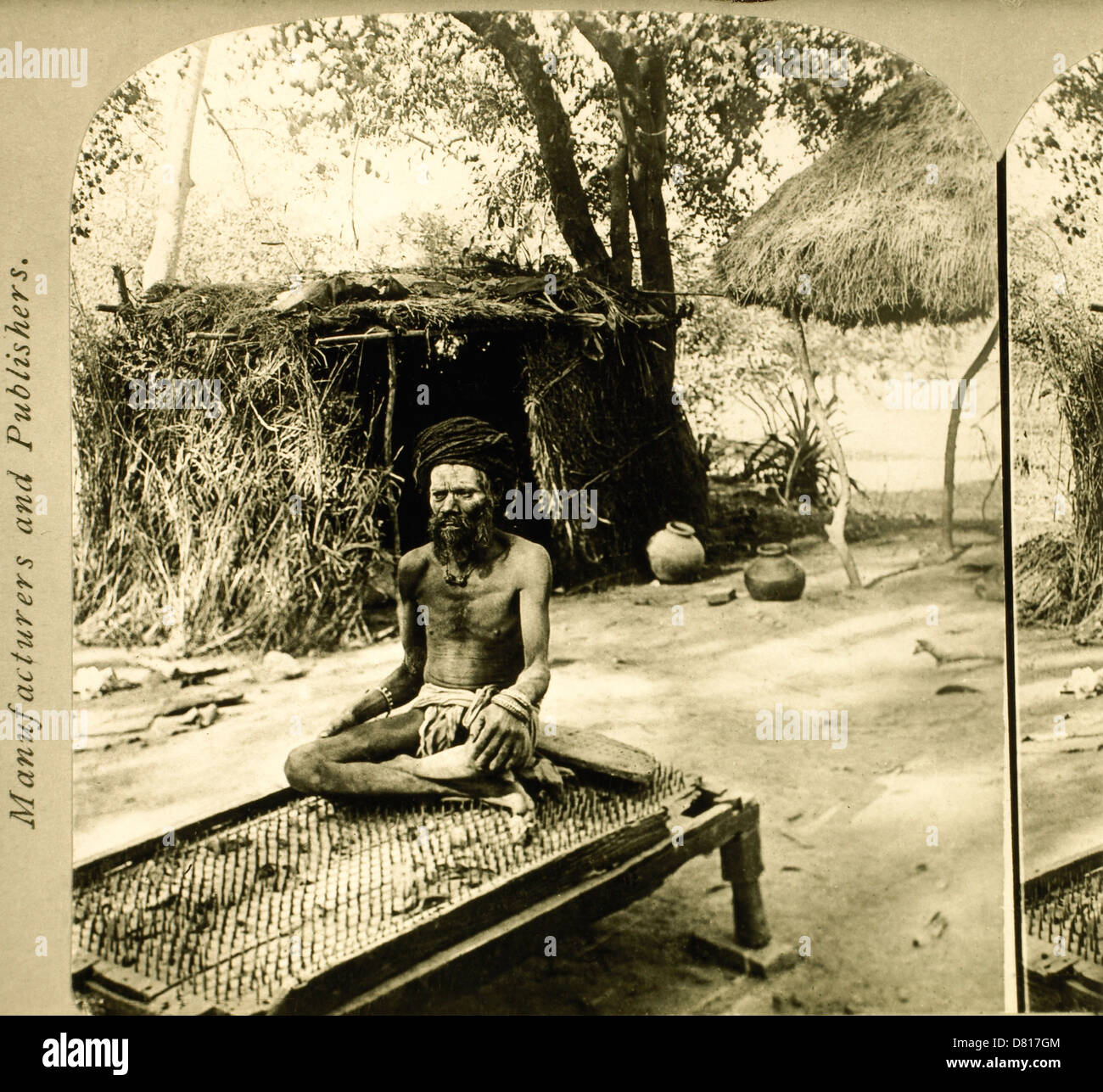 Hindu Fakir sitzen am Bett von Nadeln, Indien, ca. 1901 Stockfoto