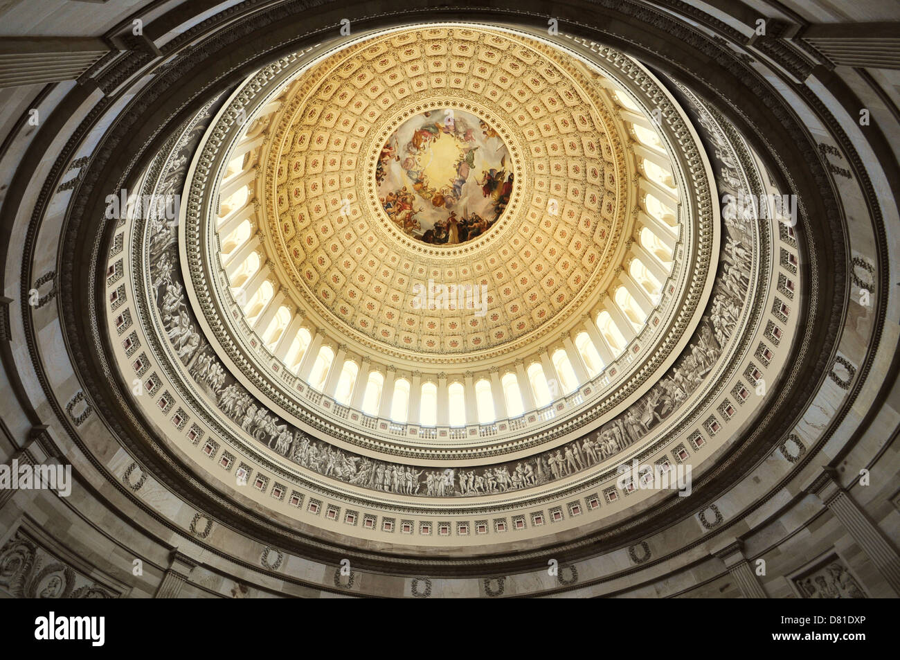 Ein Blick hinauf Kuppel des Kapitols. Das Innere der Rotunde, die für besondere Anlässe reserviert ist. Stockfoto