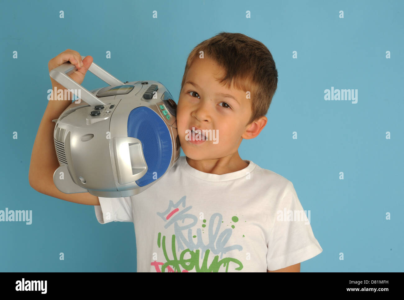 Junge Musik hören Stockfoto
