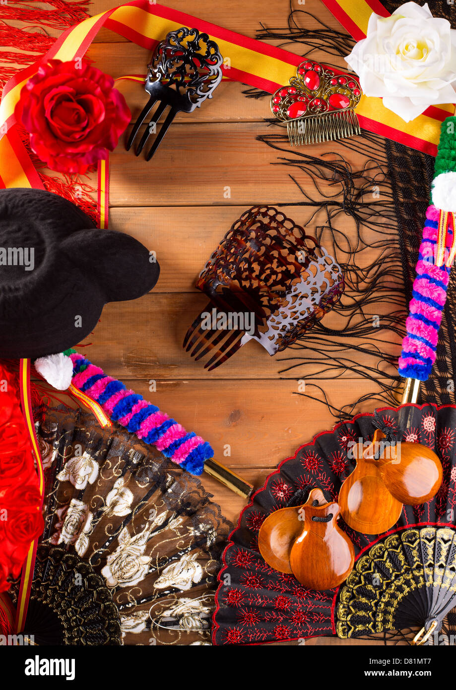 Stierkämpfer und Flamenco typisch aus Espana Spanien Torero Hut Kastagnetten Kämmen Flagge und rose Stockfoto