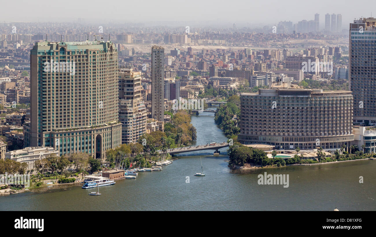 Luftaufnahme von Kairo, der Hauptstadt entlang dem Nil Fluß Stockfoto