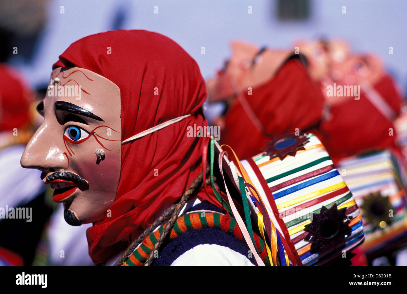 Tänzer tragen Masken, Hispanic traditionelle Feier, (Señor de Choquequillca) in Ollantaytambo City, Peru. Stockfoto