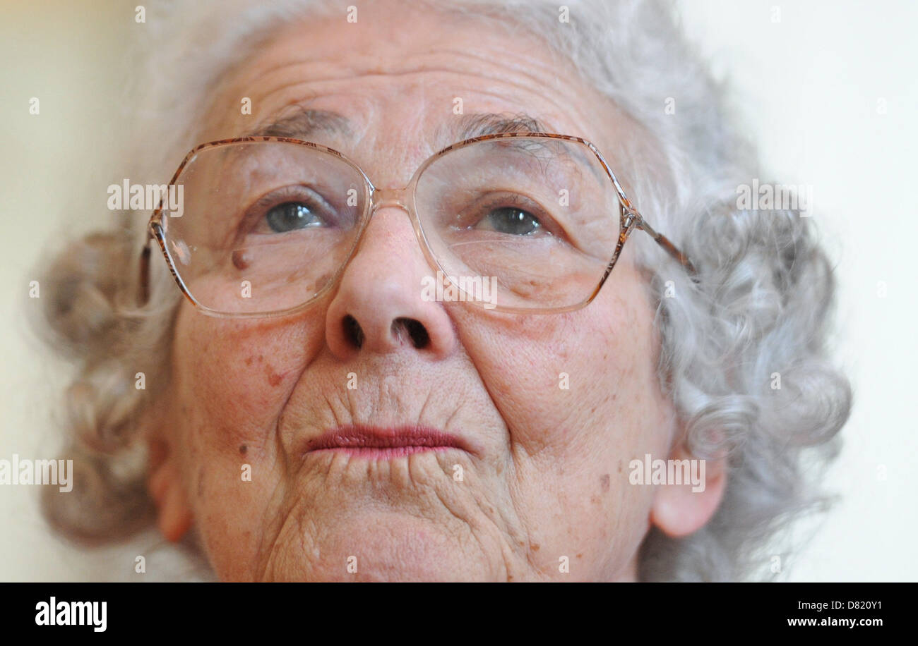 Berlin, Deutschland. 17. Mai 2013. Autorin Judith Kerr ist im Roten Rathaus in Berlin, Deutschland, 17. Mai 2013 erhielt. Kerr floh mit ihrer Familie im Jahr 1933 und lebt in London heute aus Nazi-Deutschland. Kerr wird 90 Jahre alt im Juni. Foto: OLE SPATA/Dpa/Alamy Live-Nachrichten Stockfoto